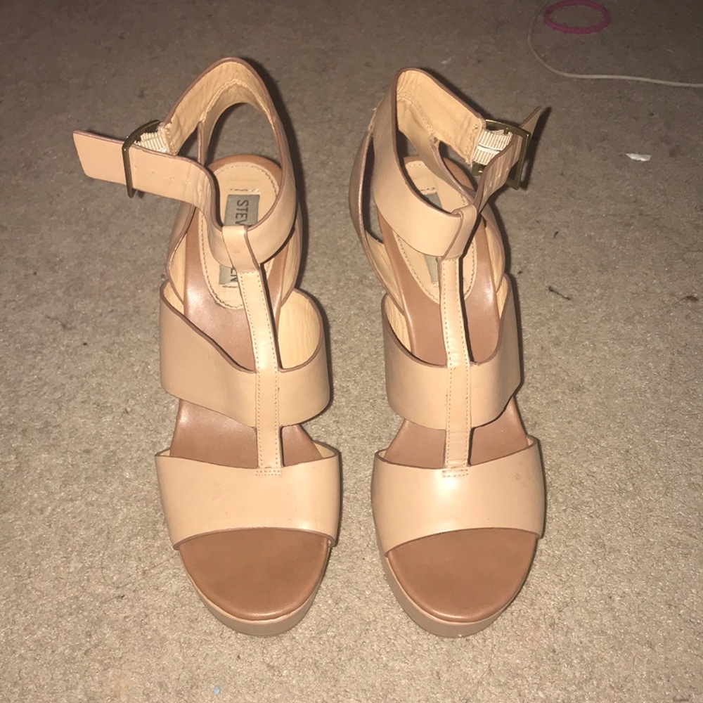 Nude wedges